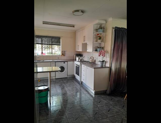 3 BEDROOM HOUSE FOR SALE IN THE ORCHARDS